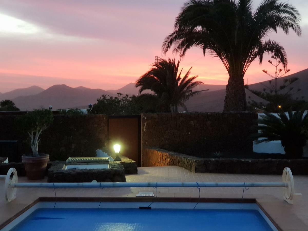 Villa Lucky - Heated Pool Mácher エクステリア 写真